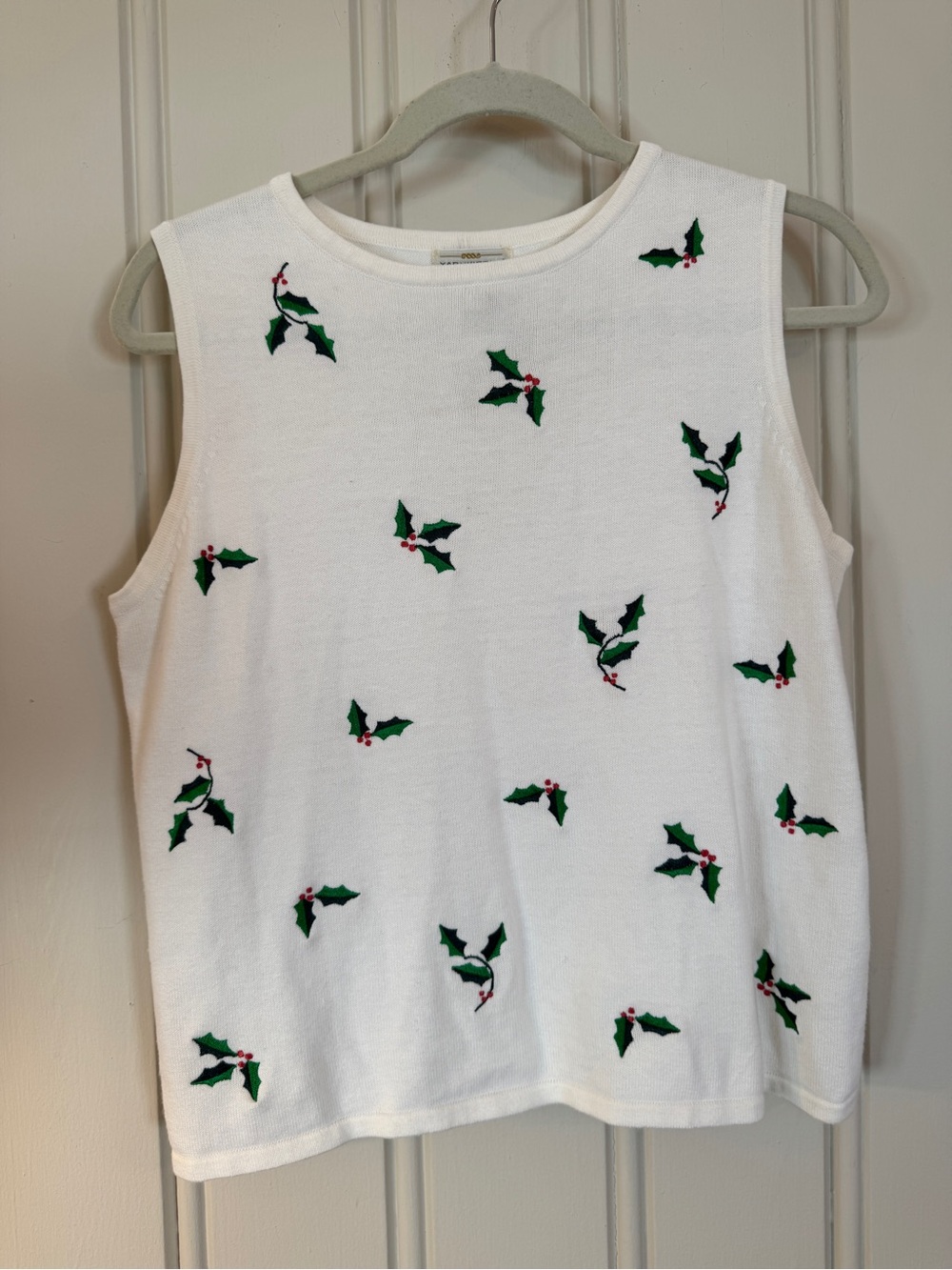 Vintage Yarnworks Christmas Sweater Vest L Embroidered Holly Berries 90s Holiday